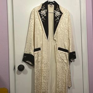 Vintage Japanese Robe size Small black and white embroidered.